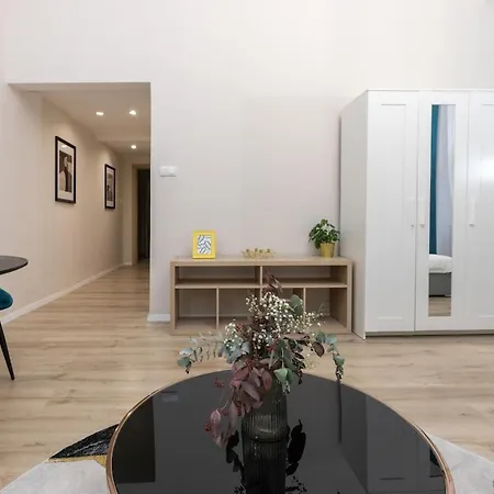 Center 2 Bedroom Apartment! * Boedapest