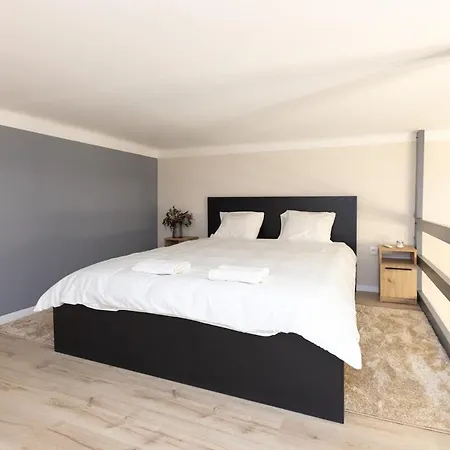 Center 2 Bedroom Apartment!