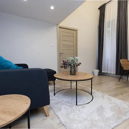 Center 2 Bedroom Apartment! Apartment