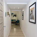 아파트 Center 2 Bedroom Apartment!