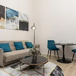 Center 2 Bedroom Apartment! 아파트 *