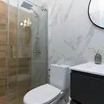 아파트 Center 2 Bedroom Apartment! *