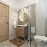 Center 2 Bedroom Apartment! *