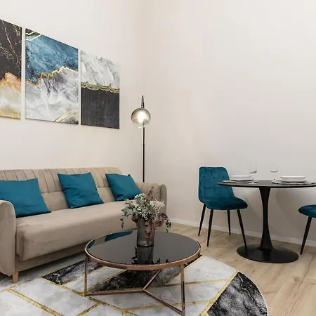 Center 2 Bedroom Apartment! Lägenhet *