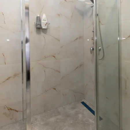 Center 2 Bedroom Apartment!