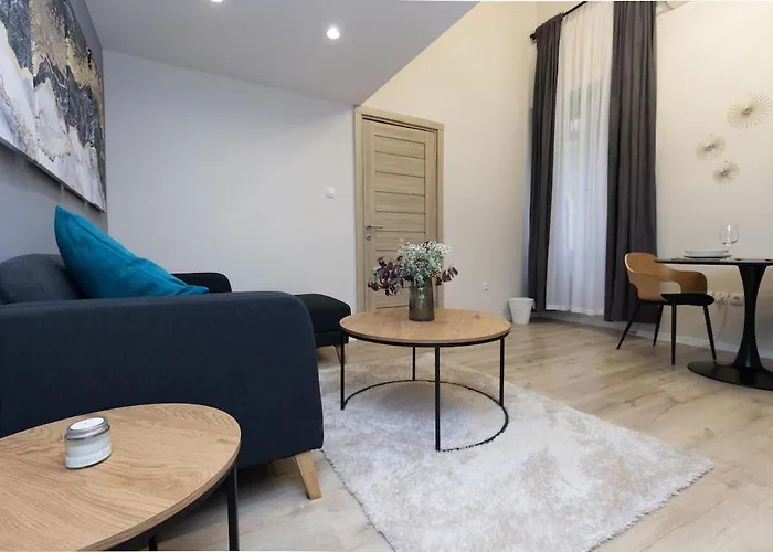 Center 2 Bedroom Apartment! Apartament
