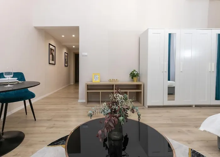 Center 2 Bedroom Apartment! * Budapest