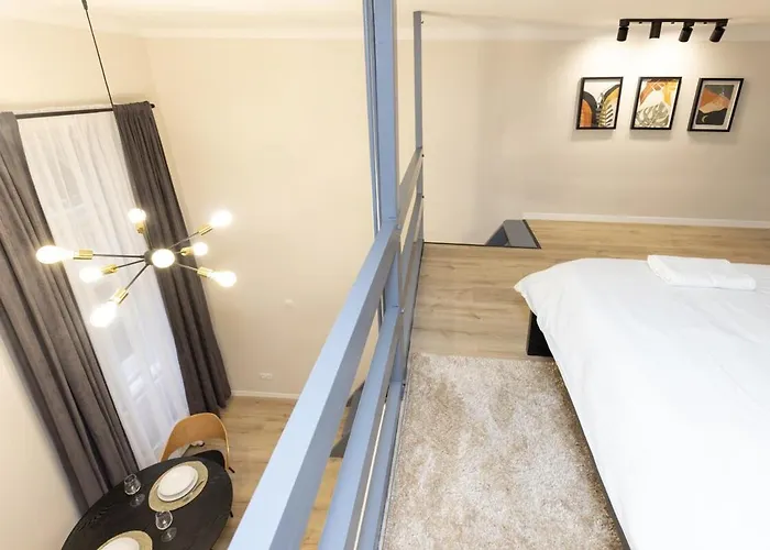 Center 2 Bedroom Apartment!
