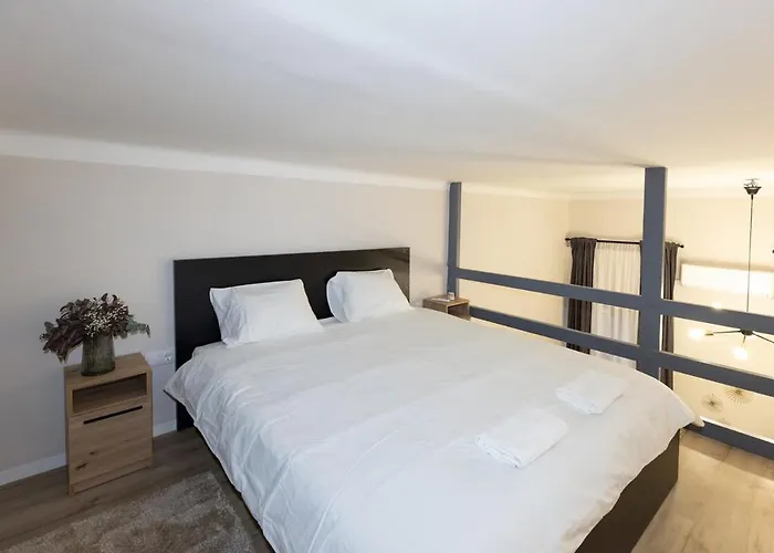 Center 2 Bedroom Apartment! Lejlighed