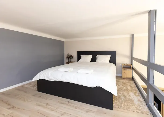 Center 2 Bedroom Apartment!