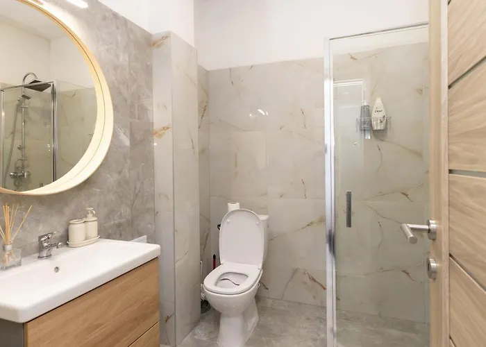 Center 2 Bedroom Apartment! Apartament *