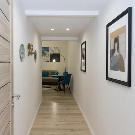 Апартаменты Center 2 Bedroom Apartment!