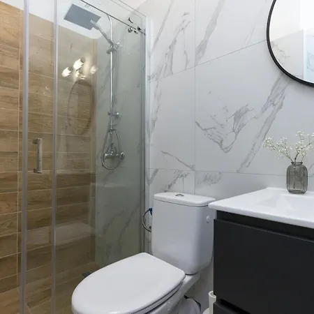 Апартаменты Center 2 Bedroom Apartment! *