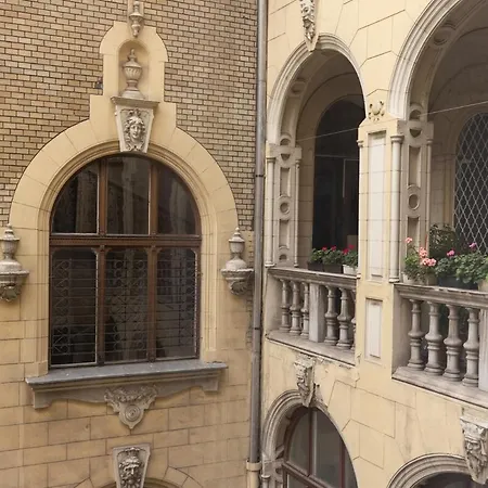 Center 2 Bedroom Apartment! Apartment *